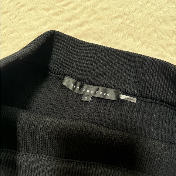 Shank Button Midi Skirt 🖤 - Picture 3 of 3